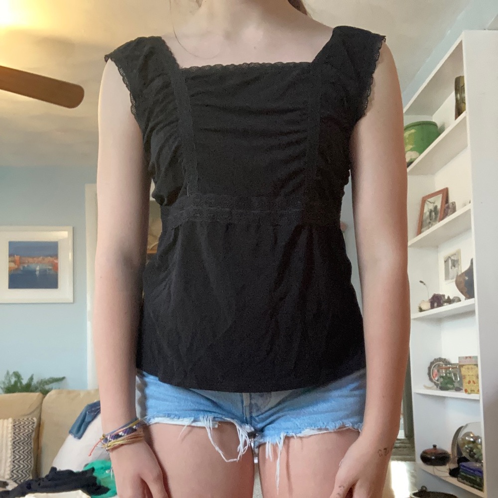 Cute black sinched shirt